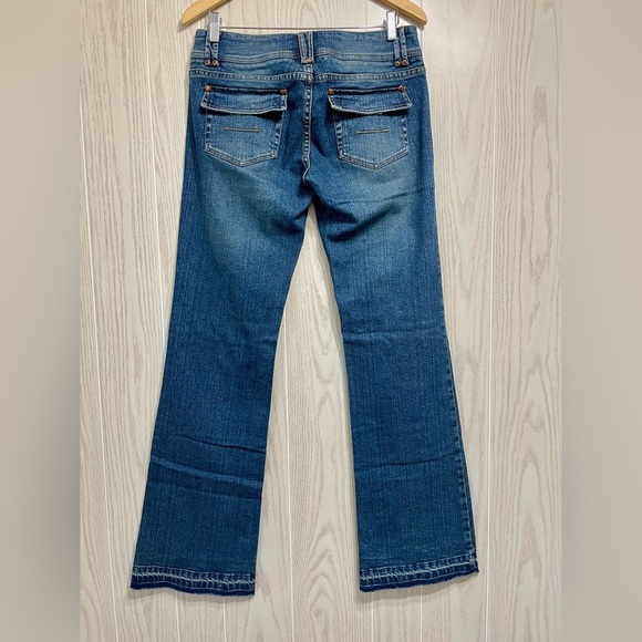 Buckle Low Rise Flare Jeans Size 9/34 L EUC - Picture 3 of 3